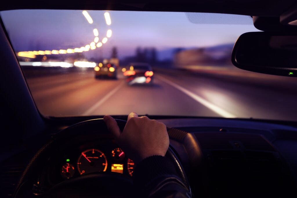 5 Dicas para quem está viajando de carro a noite