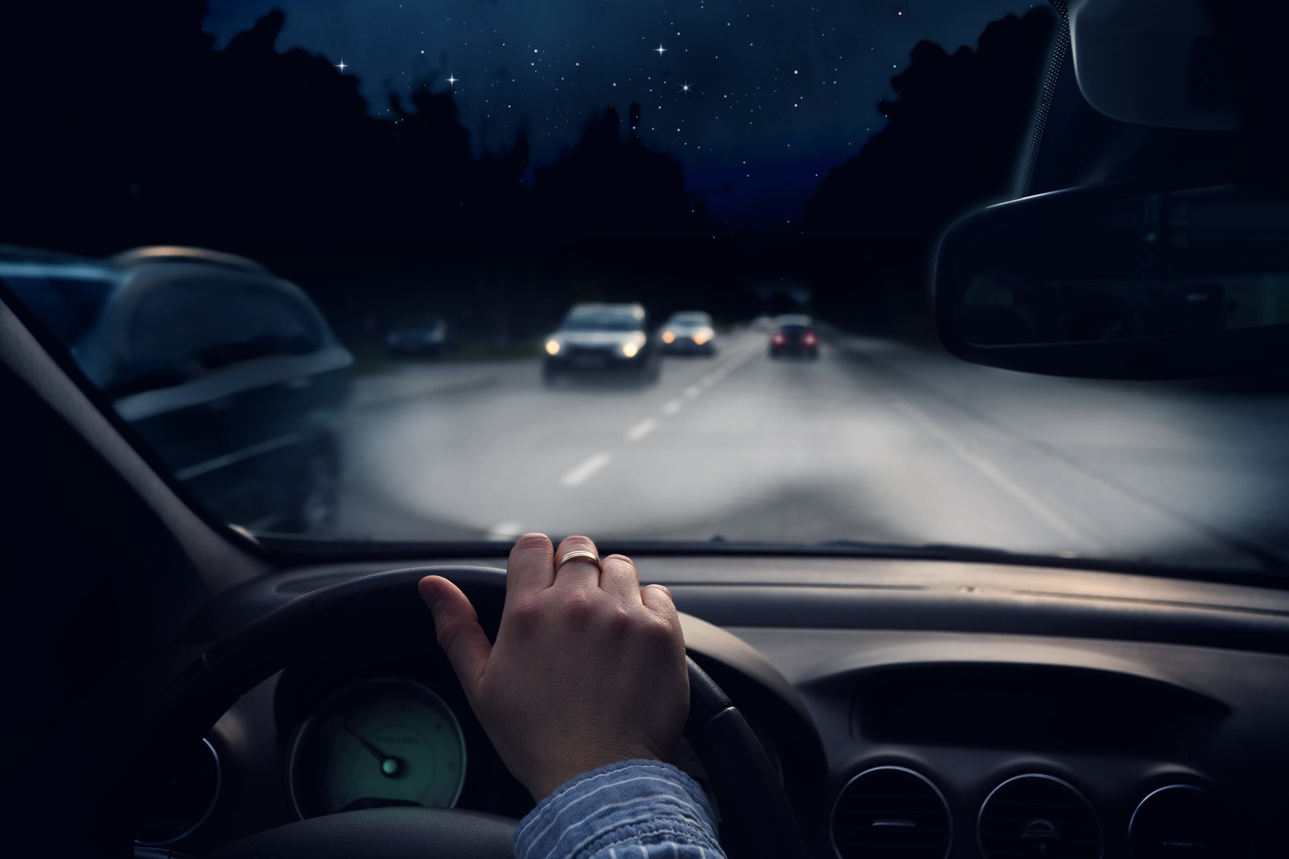 viajando de carro a noite